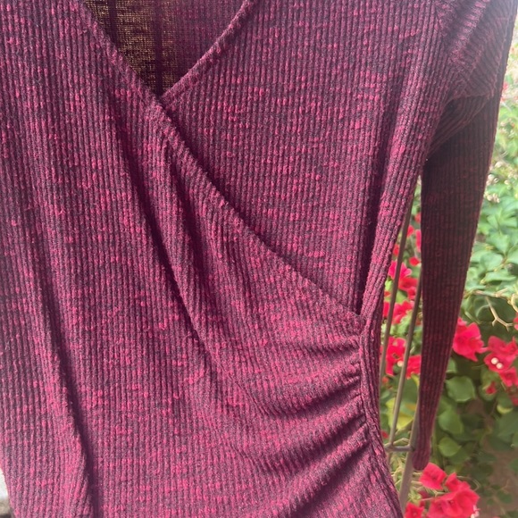 Rock & Republic Long Sleeve XS V-neck Burgundy Snap closure shirt - Picture 5 of 7